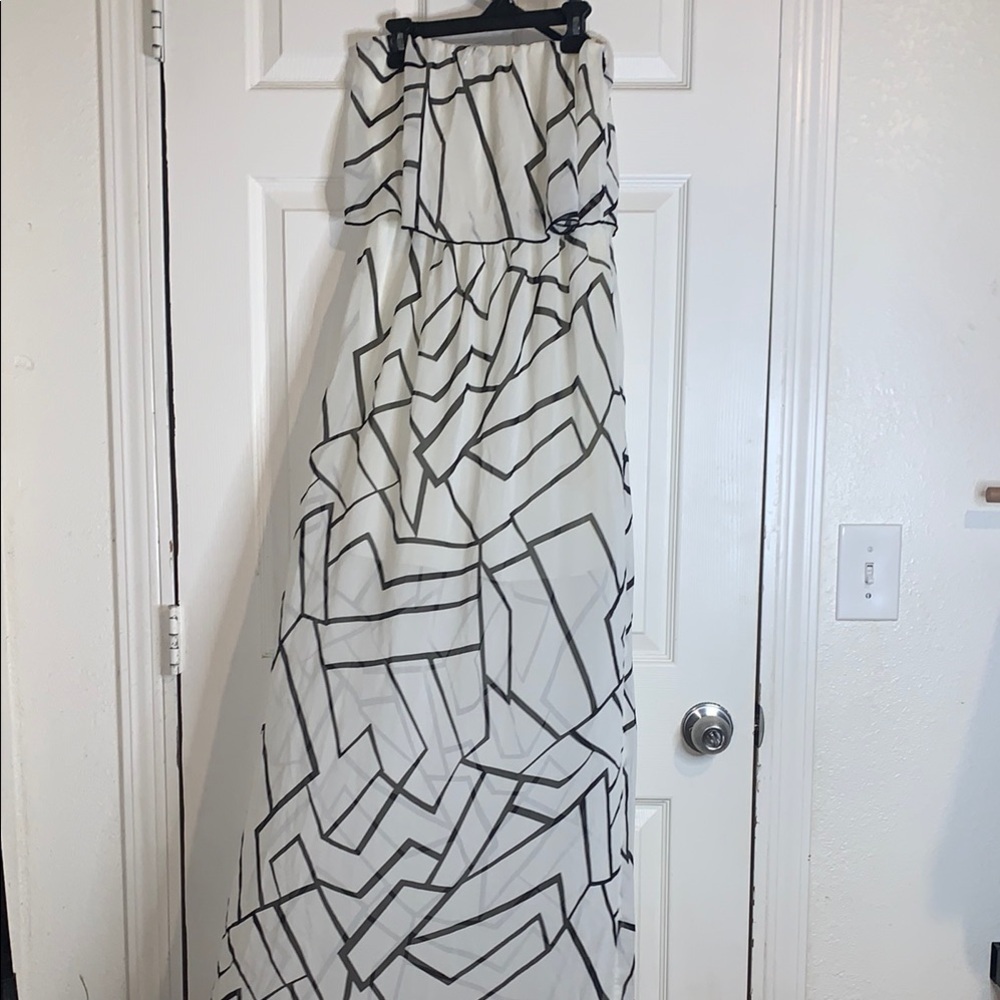 Windsor NWOT Geometric Black and White Strapless Dress